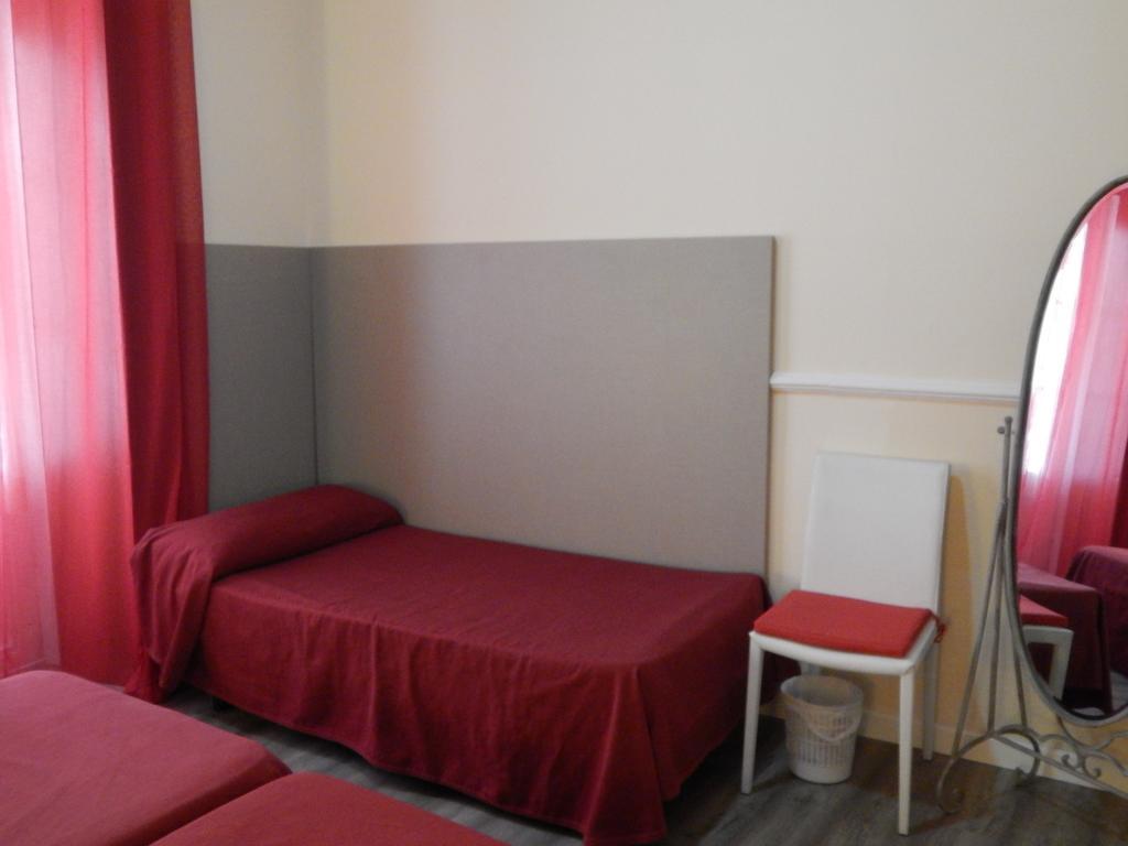 Hospederia Marques Hotel Cádiz Szoba fotó